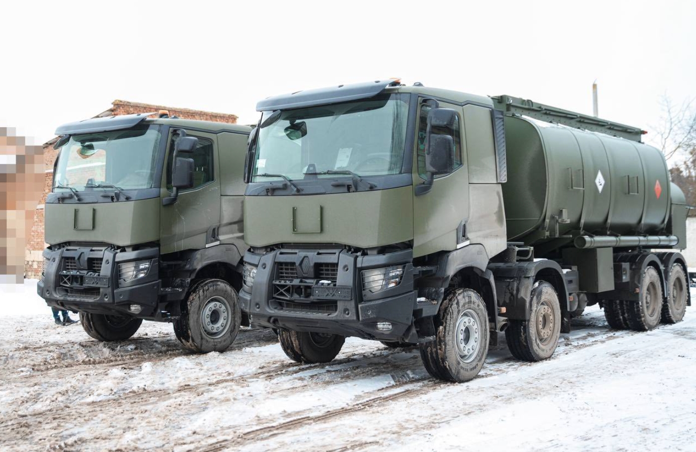 Паливозаправники Renault Trucks українських військових. Січень 2026. Джерело: Міжрегіональний координаційний гуманітарний штаб