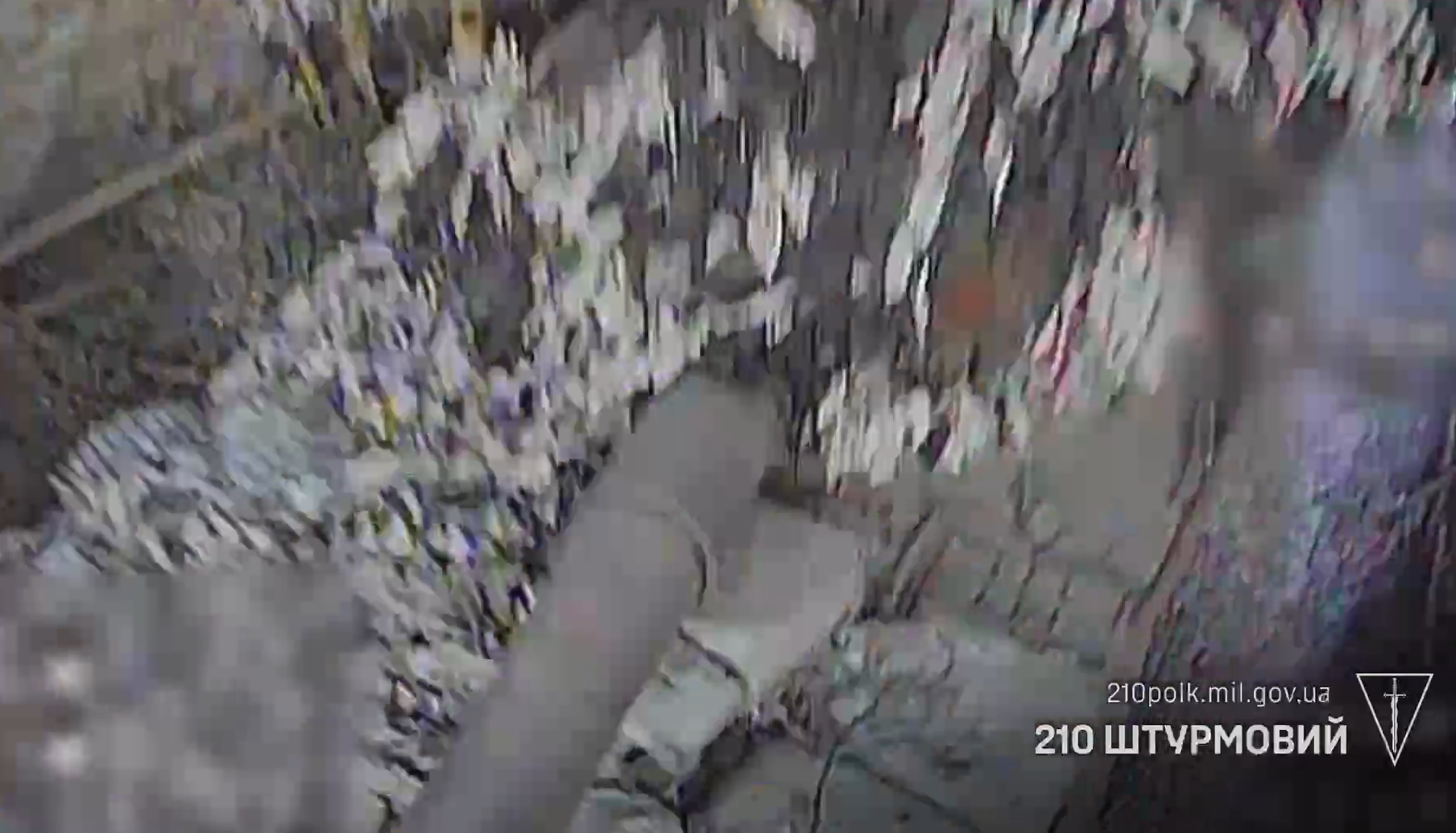 Російська САУ на Запоріжжі в камері українського дрона. Січень 2026. Джерело: 210 ОШП