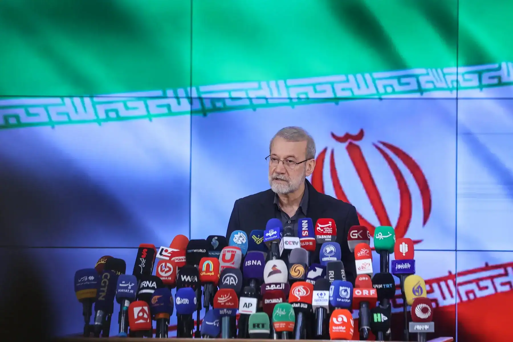 Хаменеї передає фактичний контроль над Іраном Алі Ларіджані