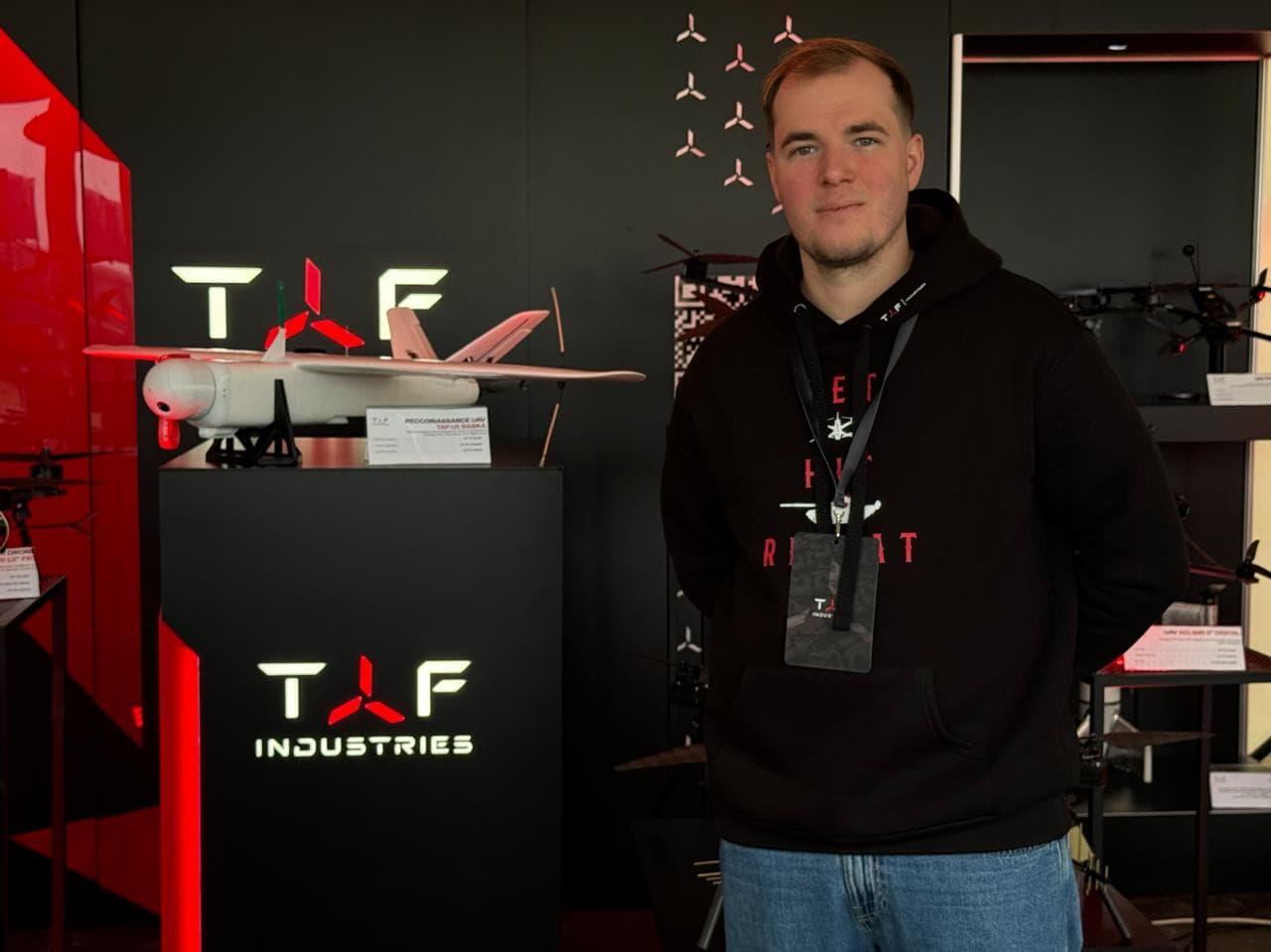 CEO TAF Industries Володимир Зіновський разом з дроном Бабка
