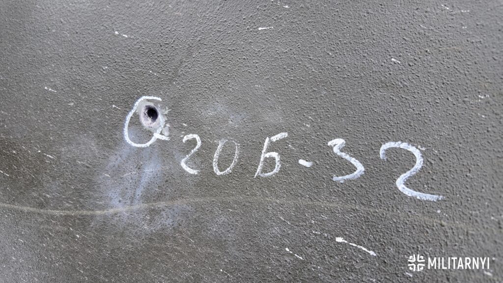 Місце влучання набою Б-32 калібру 7,64х54 в борт бронемашини MAC OWL. Фото: Мілітарний