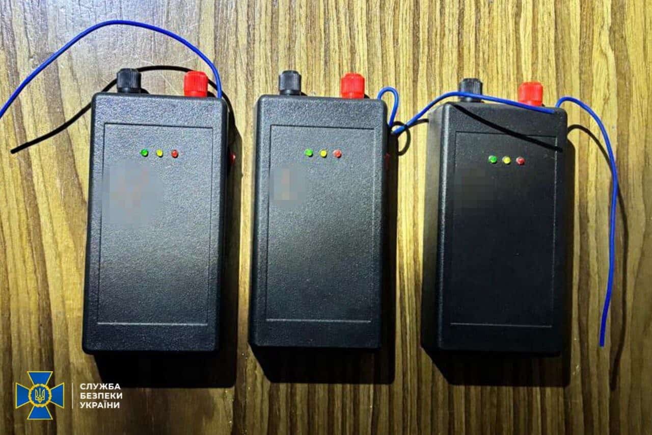 Electronic devices seized from those detained in connection with the terrorist attack in Kyiv on February 11, 2026. Photo credits: SSU