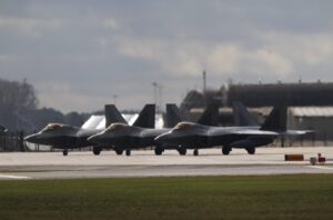 США передислокували в Ізраїль винищувачі F-22A на тлі напруженості з Іраном