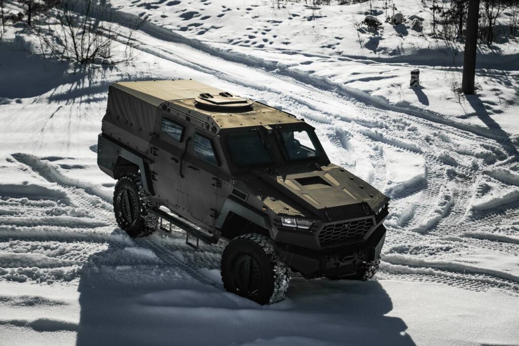 Попередний Inguar-4 бронеавтомобіль Inguar-3 у версії пікап