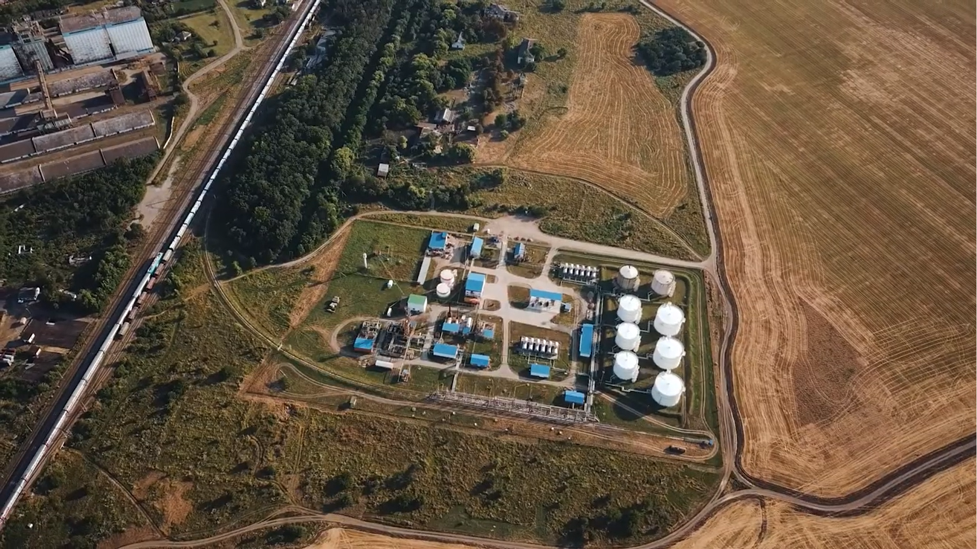 У Краснодарському краї РФ внаслідок атаки дронів горить НПЗ