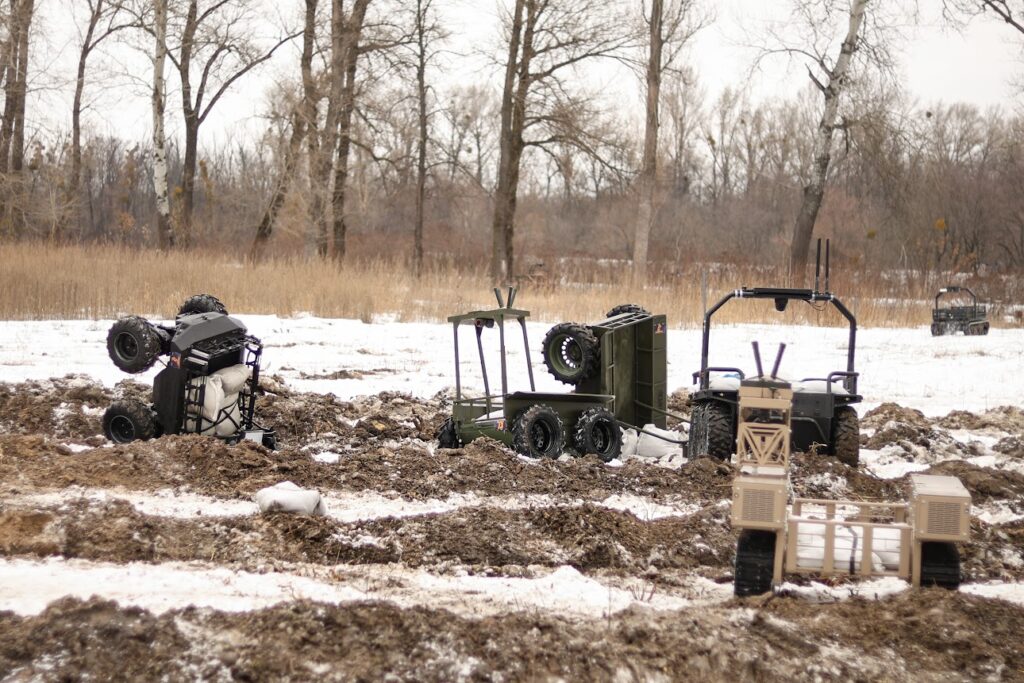 НРК застрягли на першій смузі перешкод. Фото Федерація технологічного спорту України