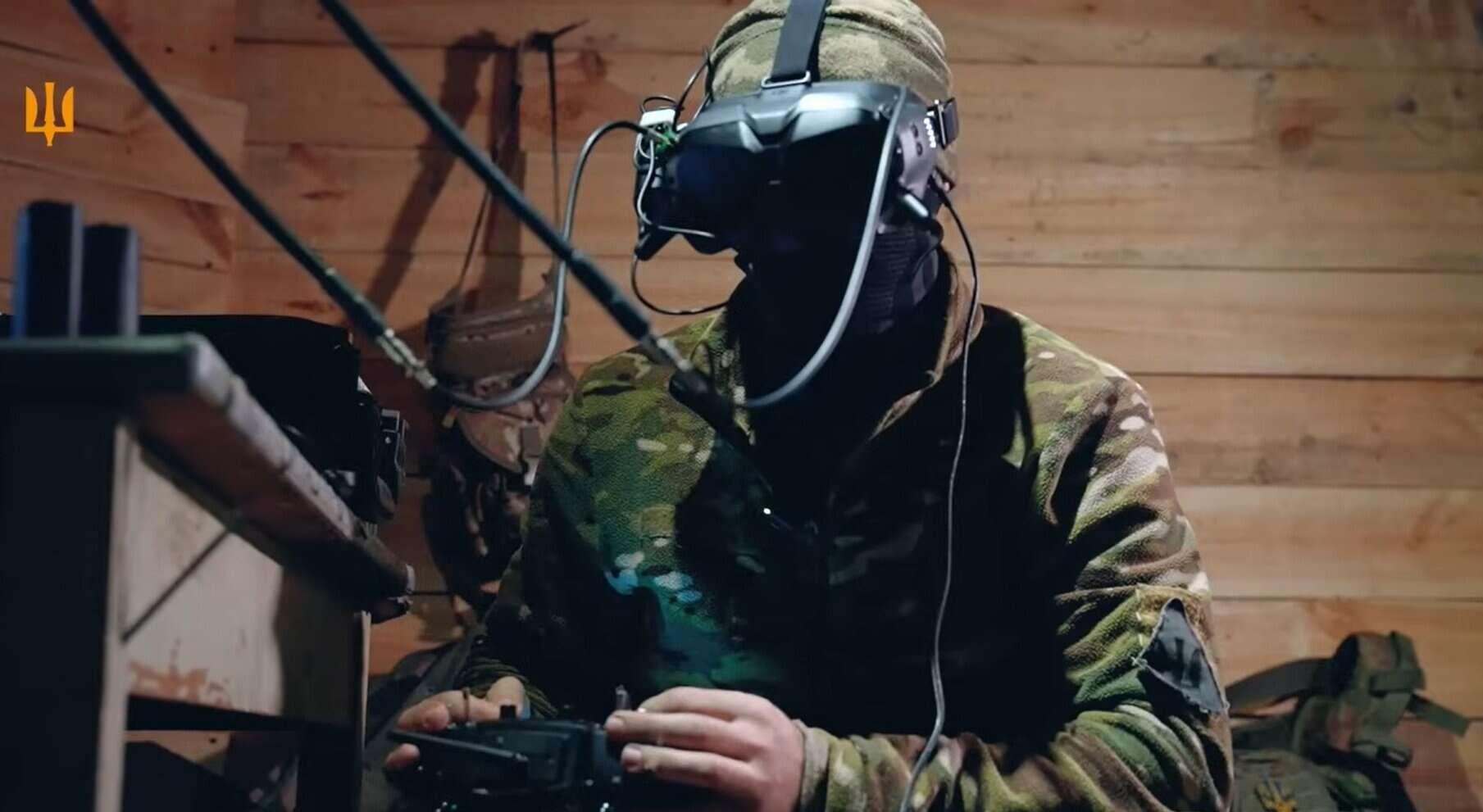 Оператор БПЛА під час перехоплення ворожих дронів. Джерело: ПС ЗСУ