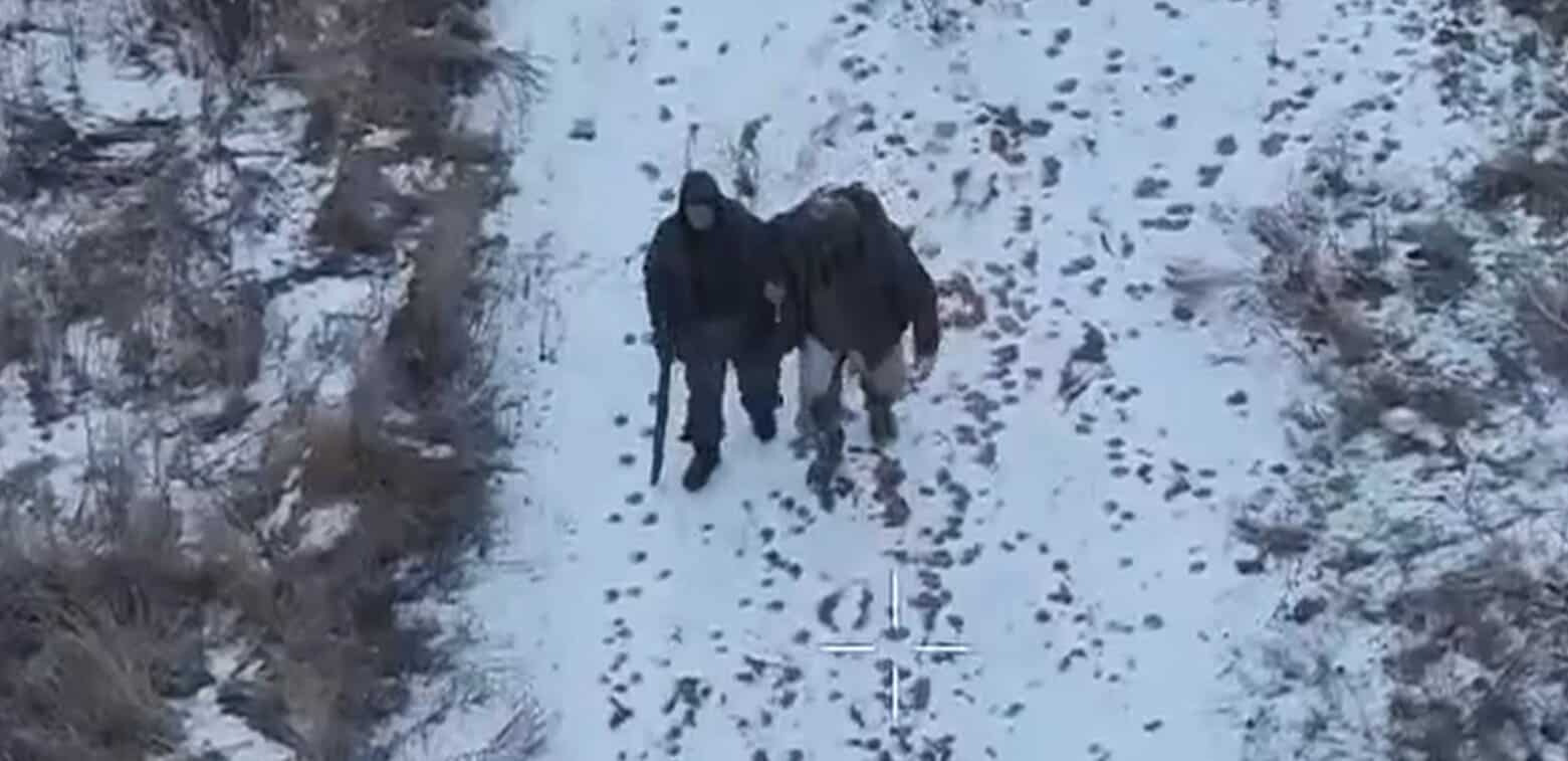 Взяті у полон російські військовослужбовці. Джерело: відео 24 ОМБр