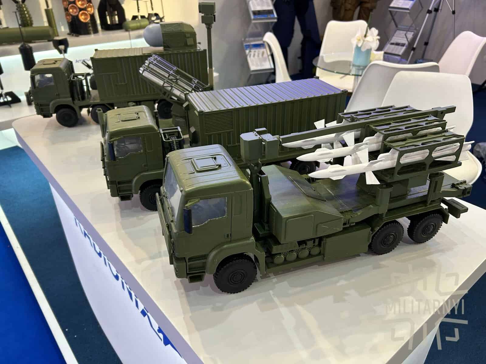 Model of the Shershen SAM launcher in its transport position with R-27 missiles. Photo credits: Militarnyi