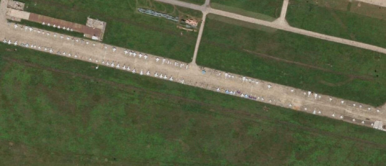 About 100 Aircraft, Including Su-34 and Su-35 Jets, Spotted at Airbase in Lipetsk