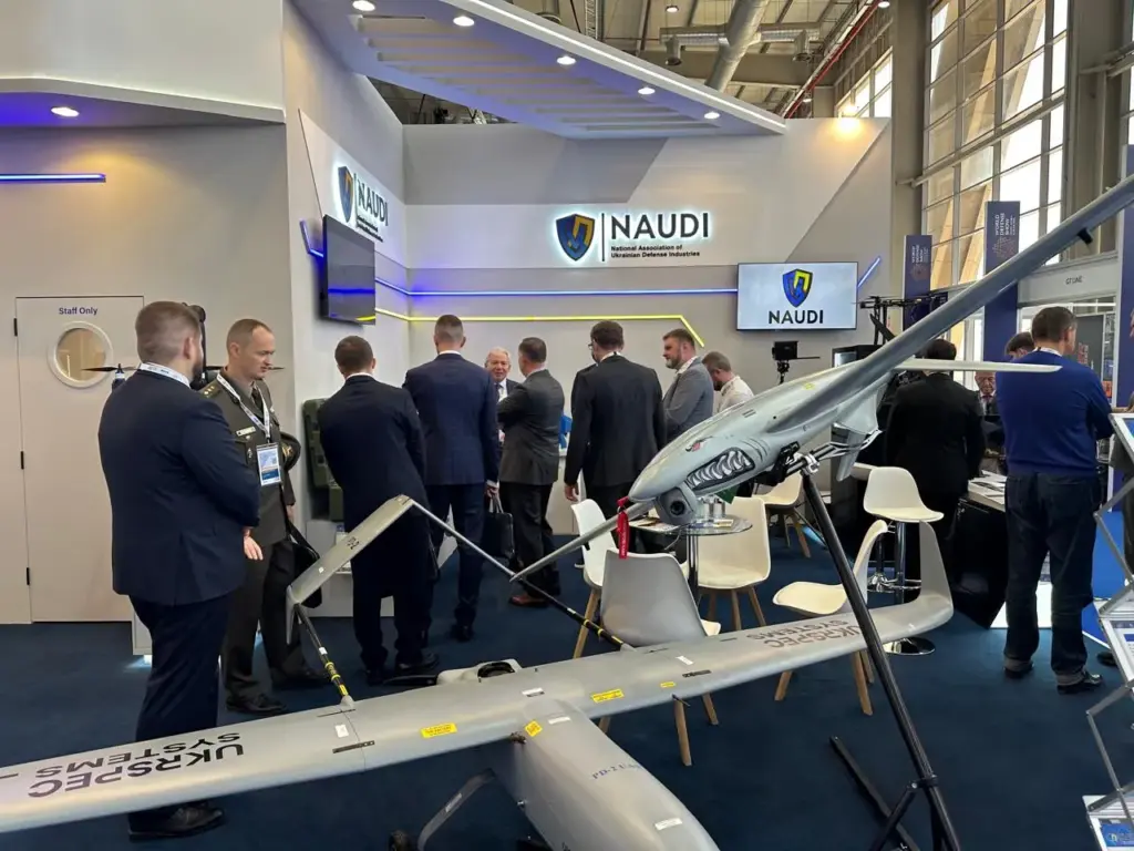 Зустріч делегайцій на стенді NAUDI на виставці World Defense Show 2026 в Саудівській Аравії. Фото NAUDI
