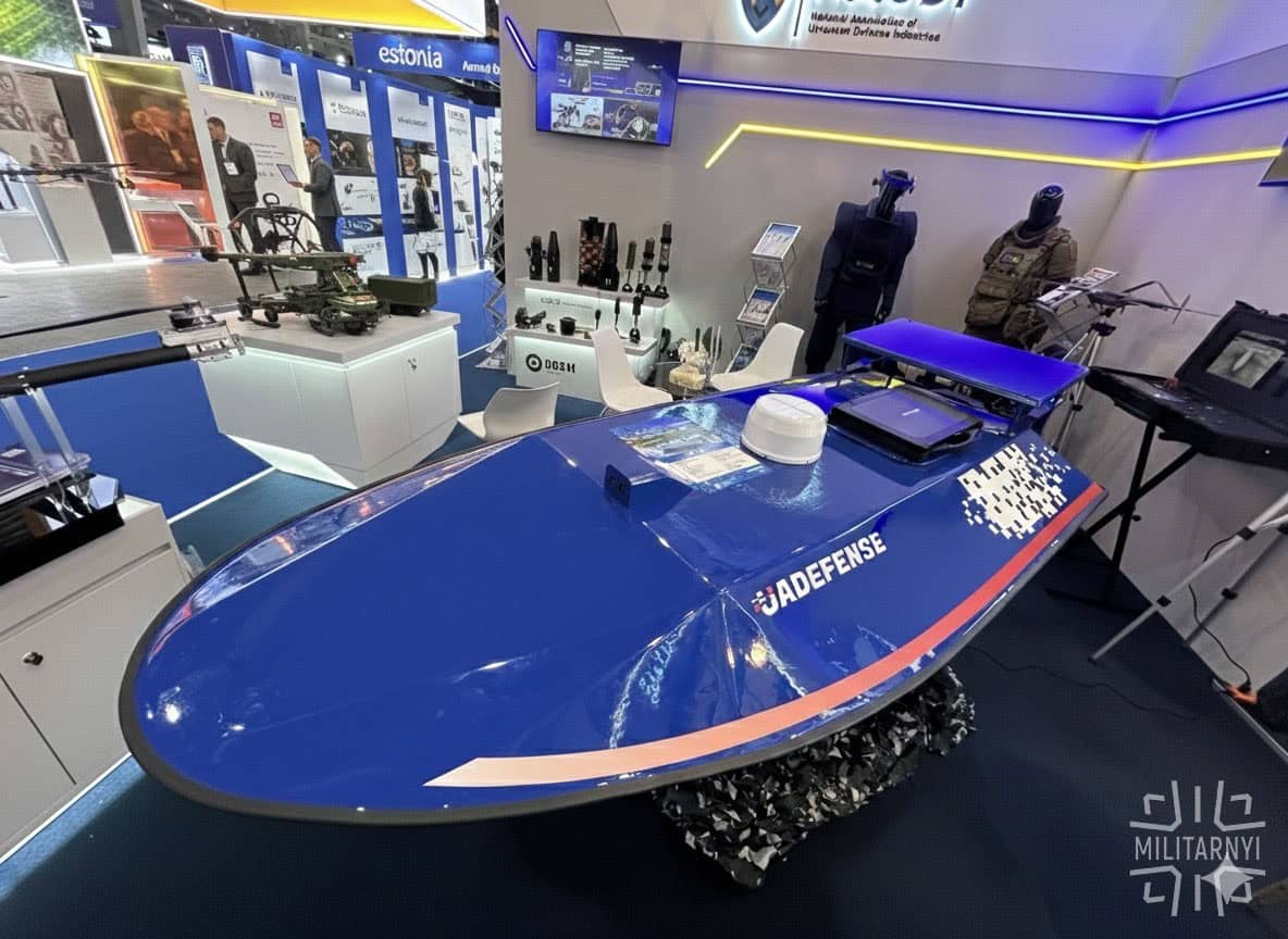 UADEFENSE представила малопомітний надводний безпілотник M.A.K. на оптоволокні