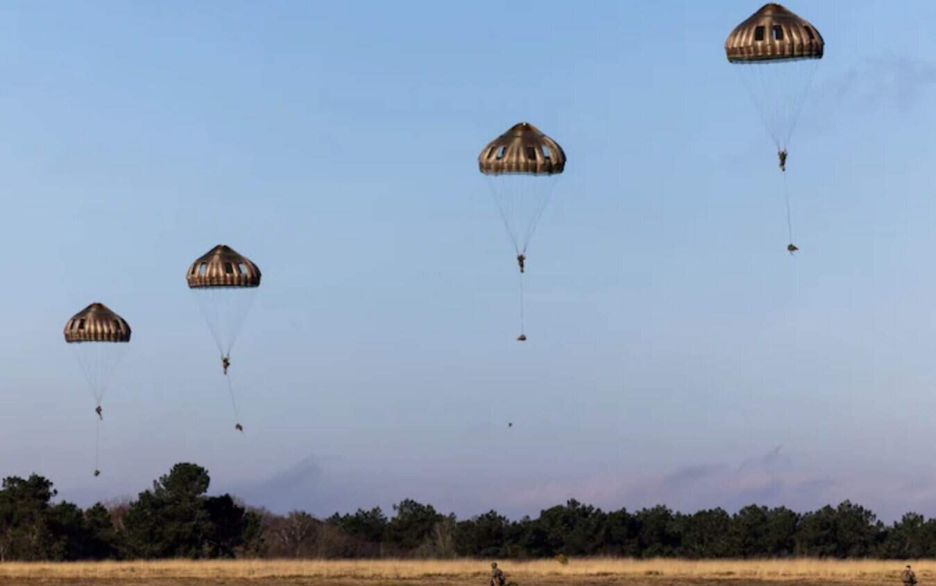 Potential peacekeepers - French and British paratroopers during Exercise Orion. February 2026. Source: telegraph.co.uk.