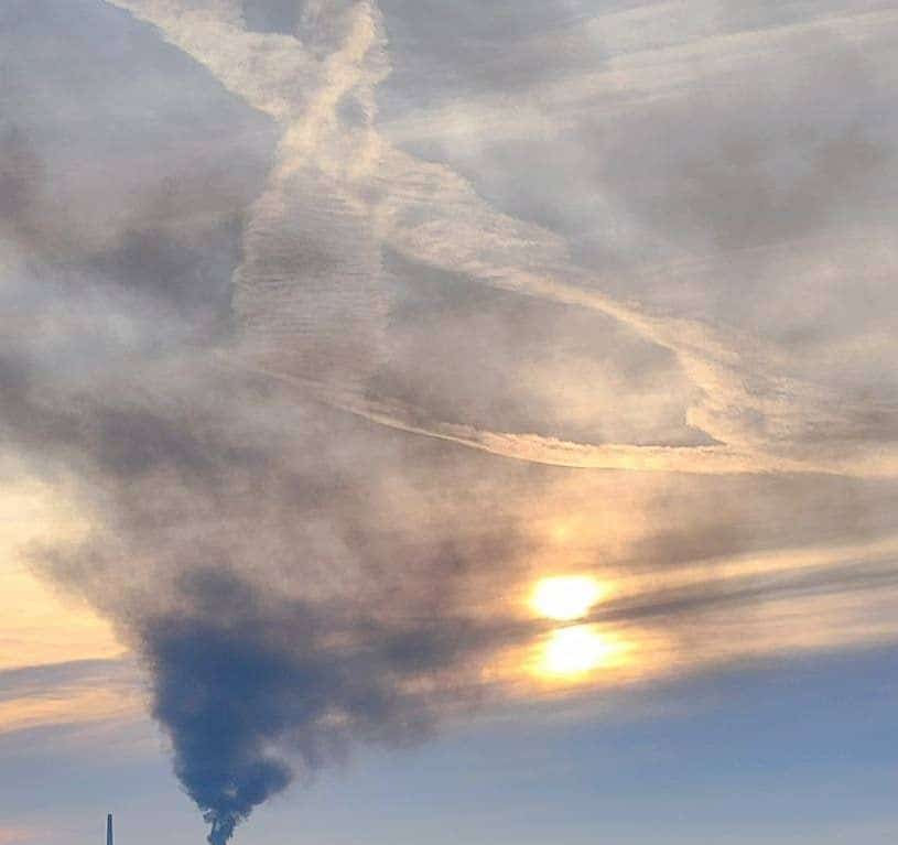 Пожежа на нафтобазі у Луганську 22.02.2026. Фото: Луганськ інцидент.