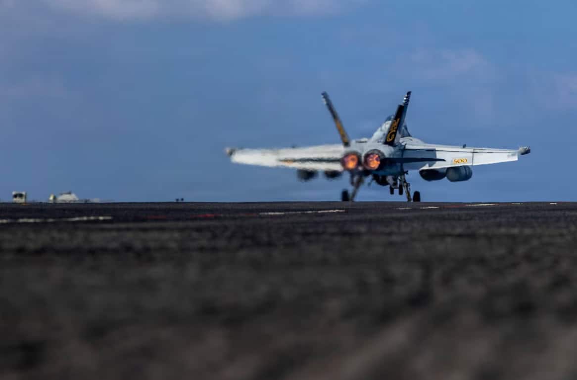Departure from the Abraham Lincoln aircraft carrier. Photo credits: US Navy