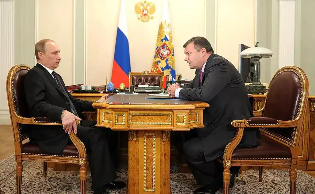 Andrey Bokarev and Vladimir Putin. Photo credits: The Insider