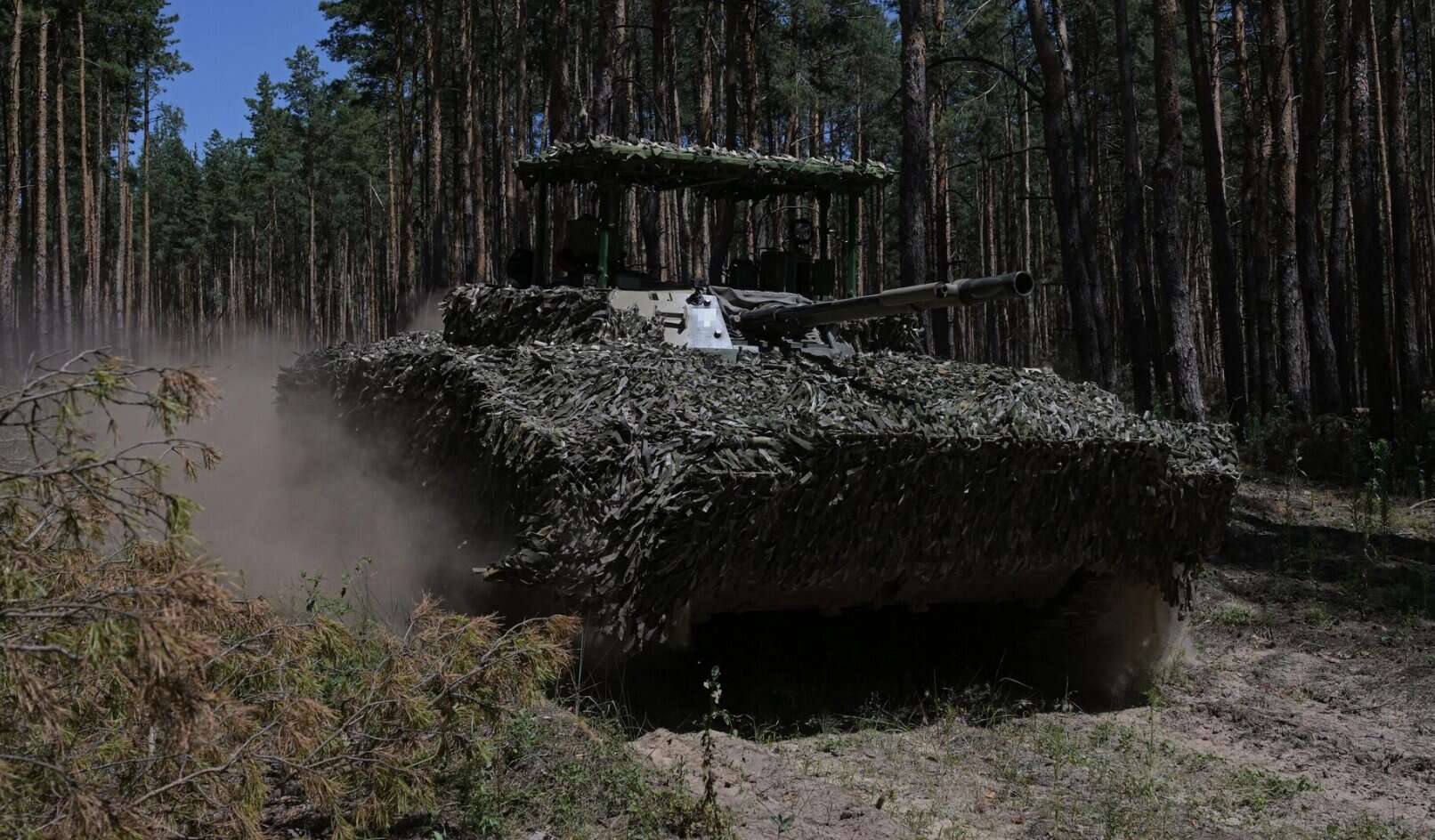 Armed Forces of Ukraine Destroy Russian Armored Column in Lyman Sector