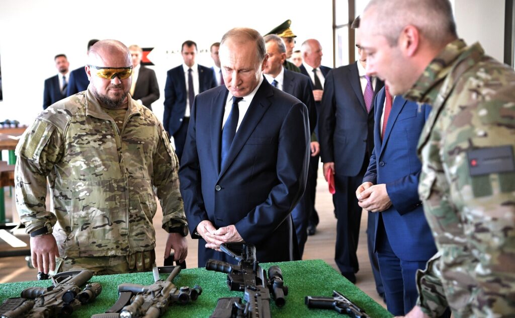 Денис Фісенко та Володимир Путін під час показового вивступу. Фото з відкритих джерел
