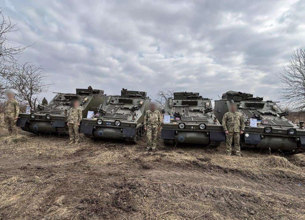 Латвія передала Україні партію бронемашин CVR(T)