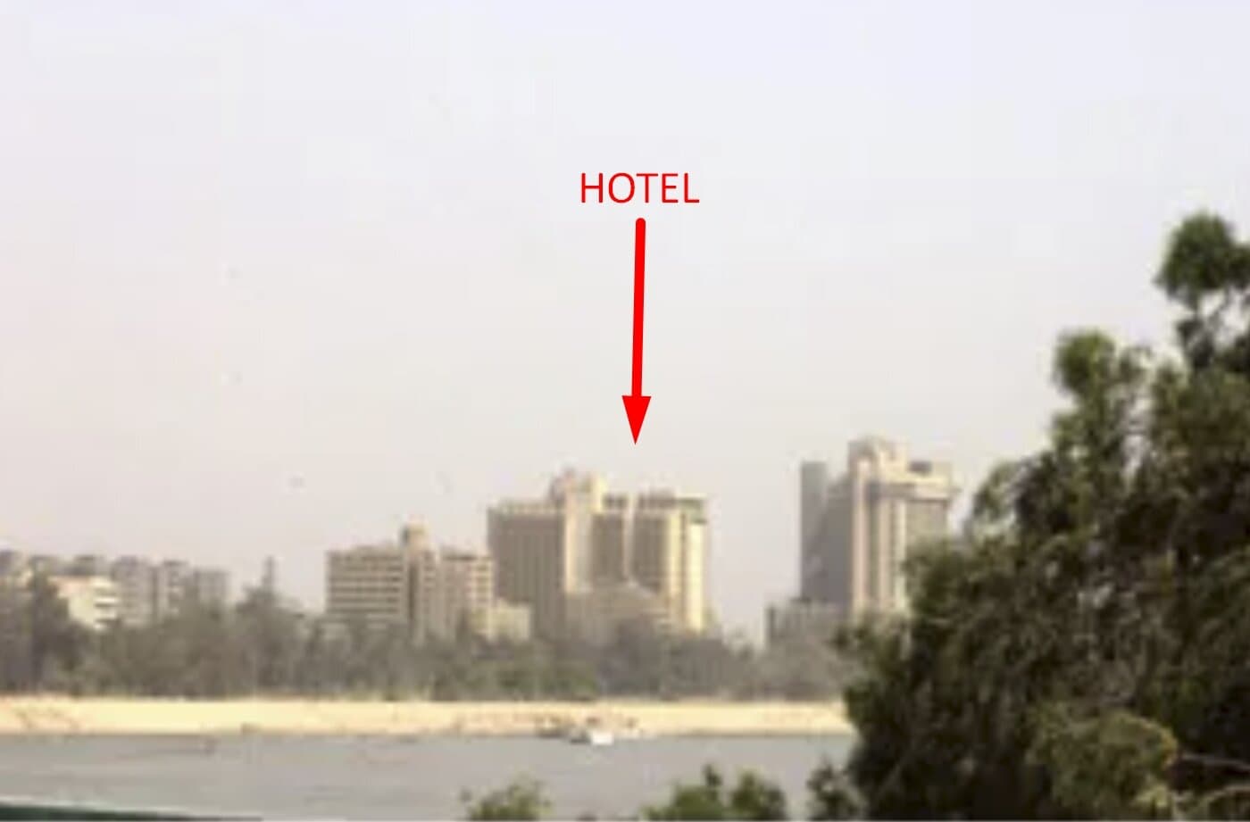 Вид на готель Palestin з мосту Аль-Джумхурія