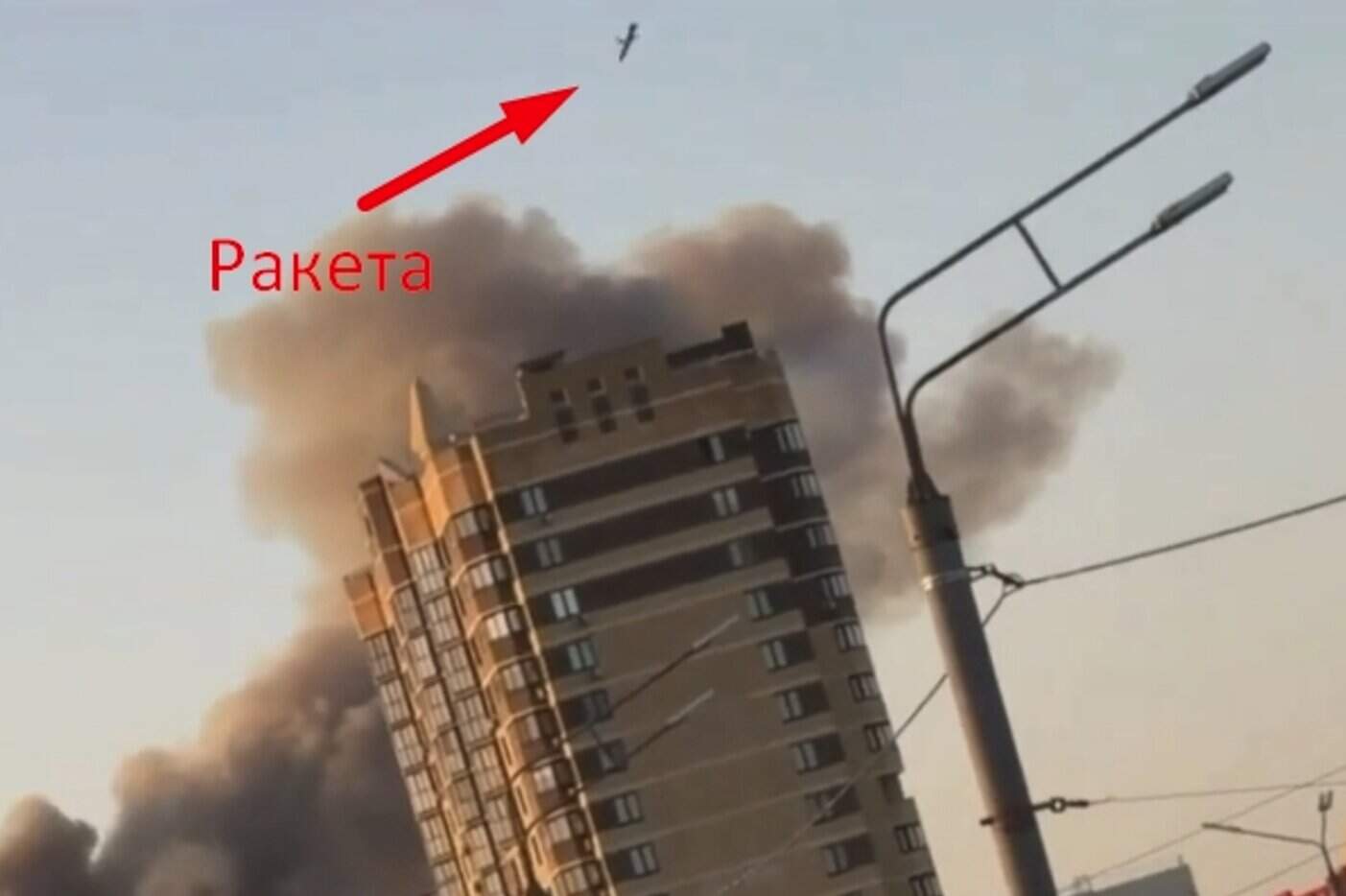 A missile flies towards the Russian company Kremniy EL in Bryansk on March 10, 2026. Photo credits: t.me/worldprotest