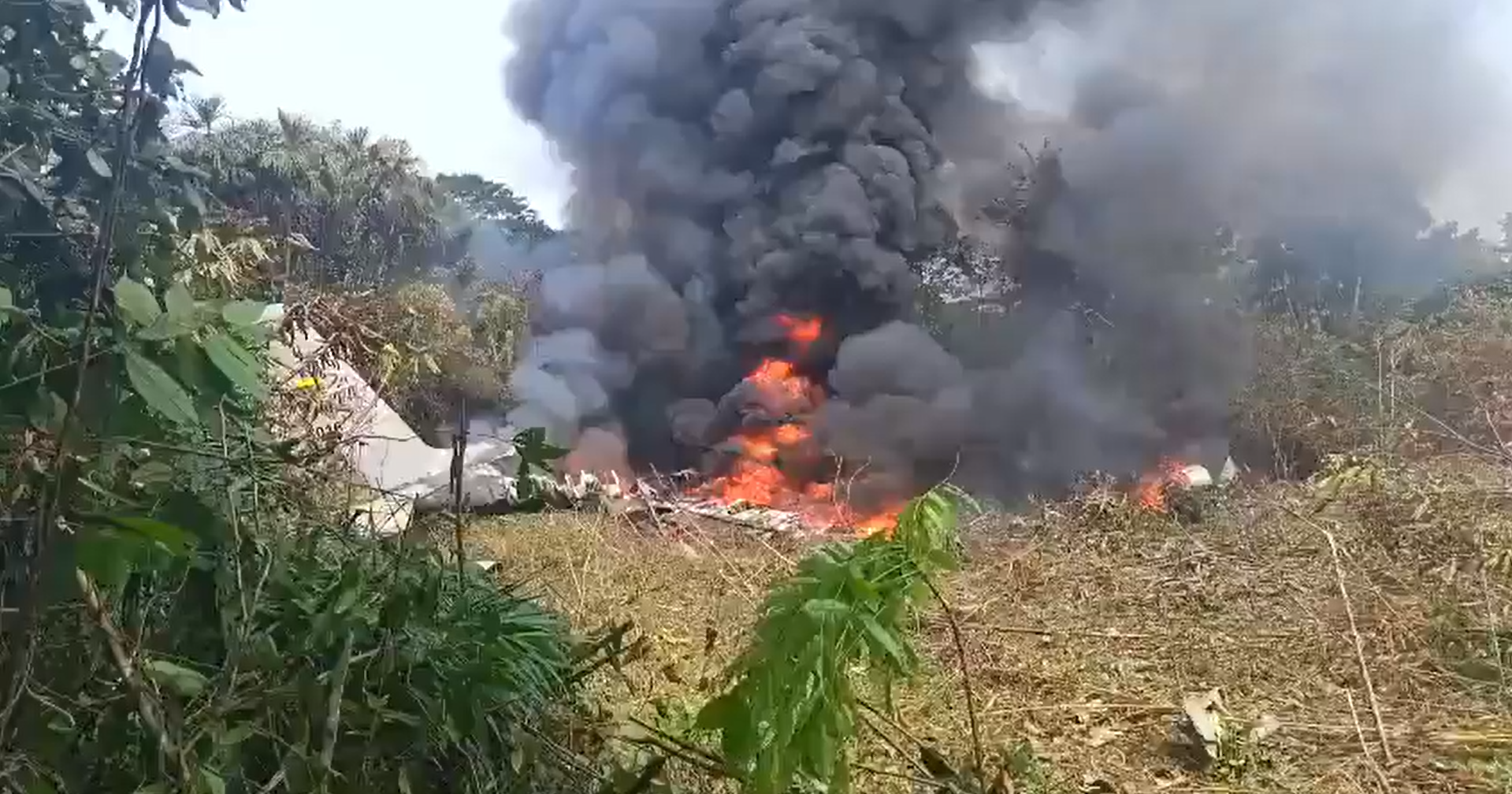 C-130H зі 125 людьми на борту розбився у Колумбії