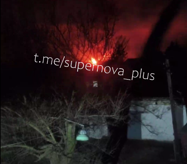 У Макіївці після удару дронів спалахнула нафтобаза