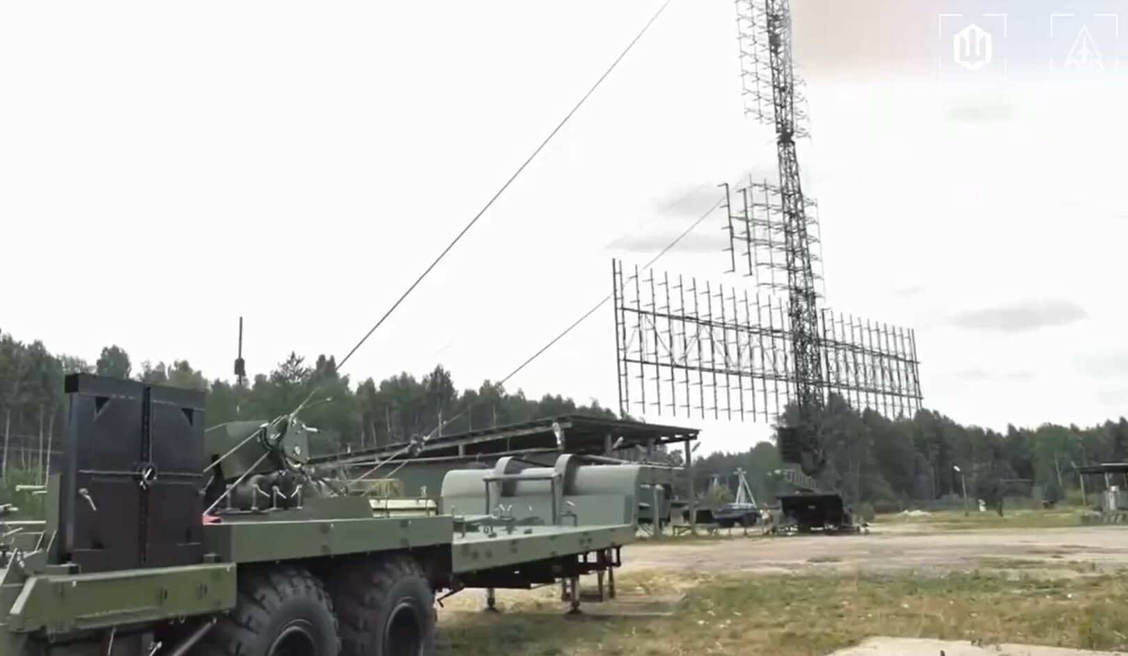Радіолокаційна станція «Небо-55Ж6». Джерело: відео "Птахи Мадяра"