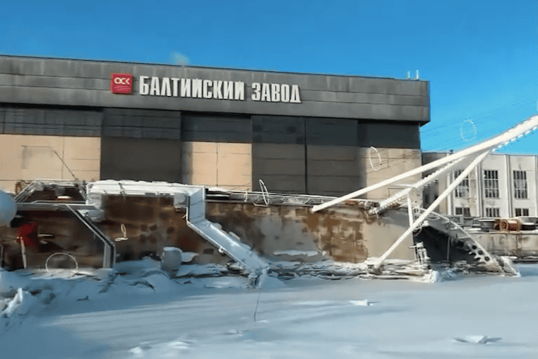 The Russian tugboat Captain Ushakov became trapped in ice on February 1, 2026. Still frame from a video by Timur Nurullin