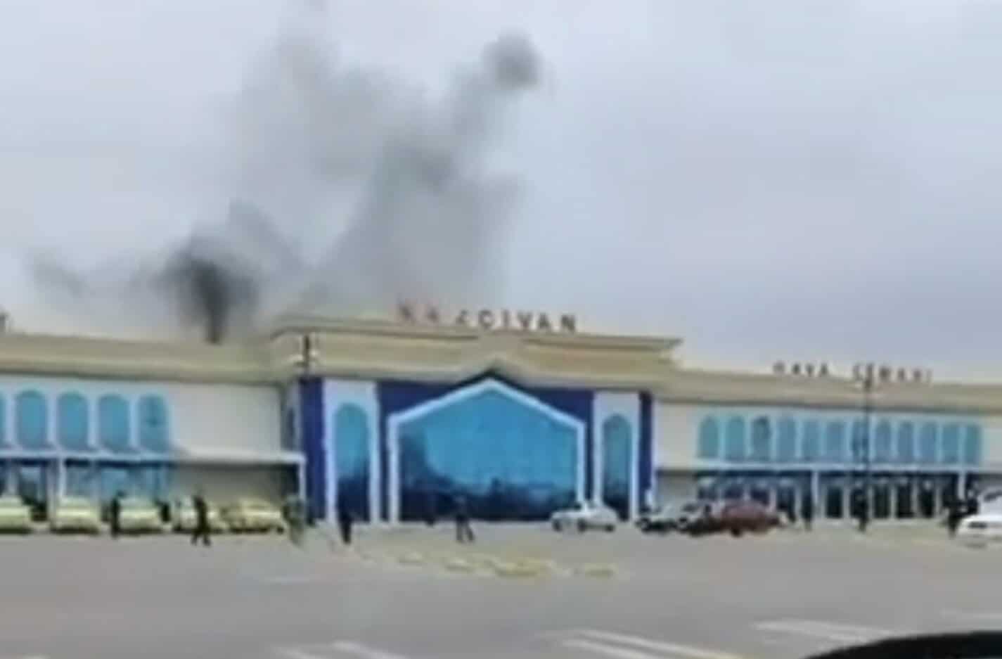 Іранський дрон Shahed влучив в аеропорт Азербайджану 5 березня 2026 року. Джерело: t.me/bbbreaking