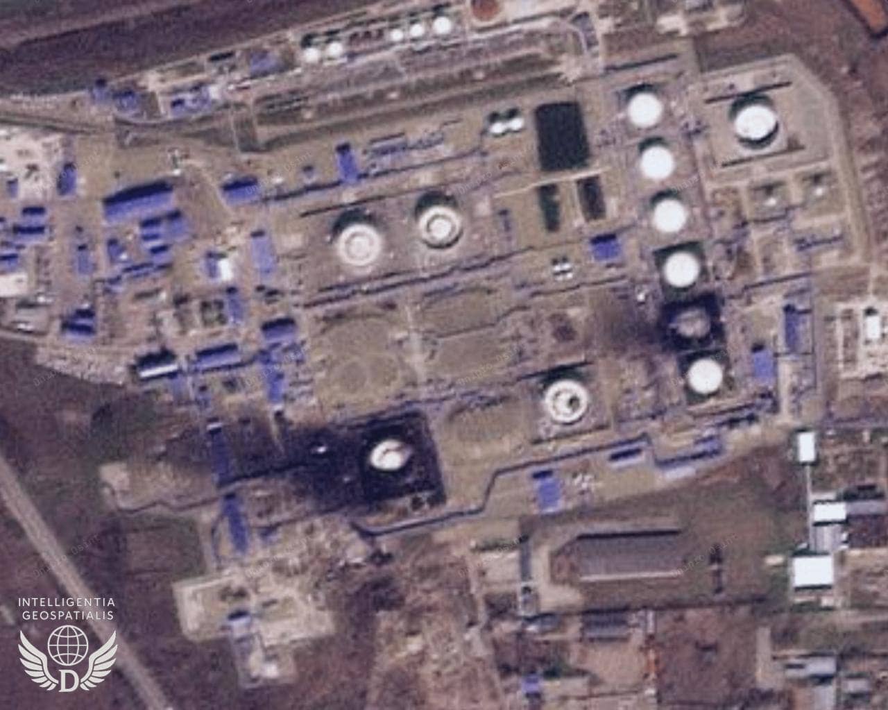 Два резервуари вигоріли на нафтобазі у російському Тихорецьку після удару дронів