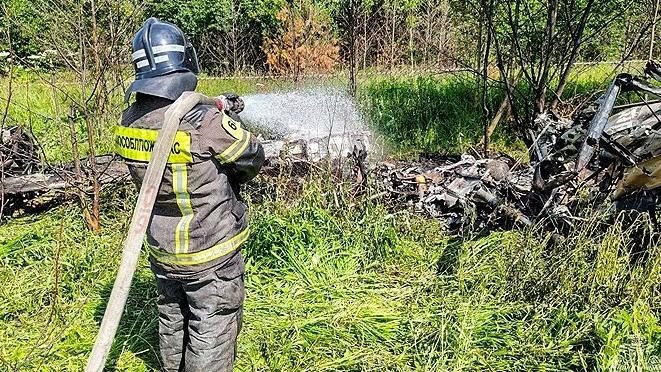 Wreckage of a light aircraft in a forested area of the Moscow region. Photo credits: Russian media