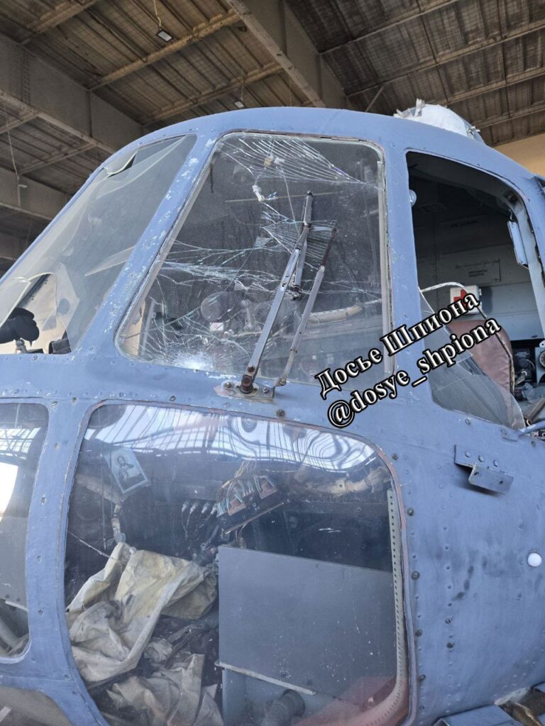 Уражений ангар авіаремонтного заводу в Євпаторії. Фото «Досьє Шпиона».jpg(4)