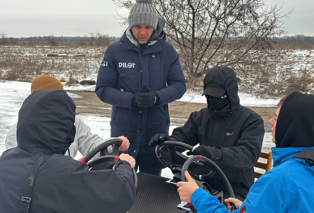 Навчання курсантів керувати автомобілем. Березень 2026. Джерело: "Повернись живим"