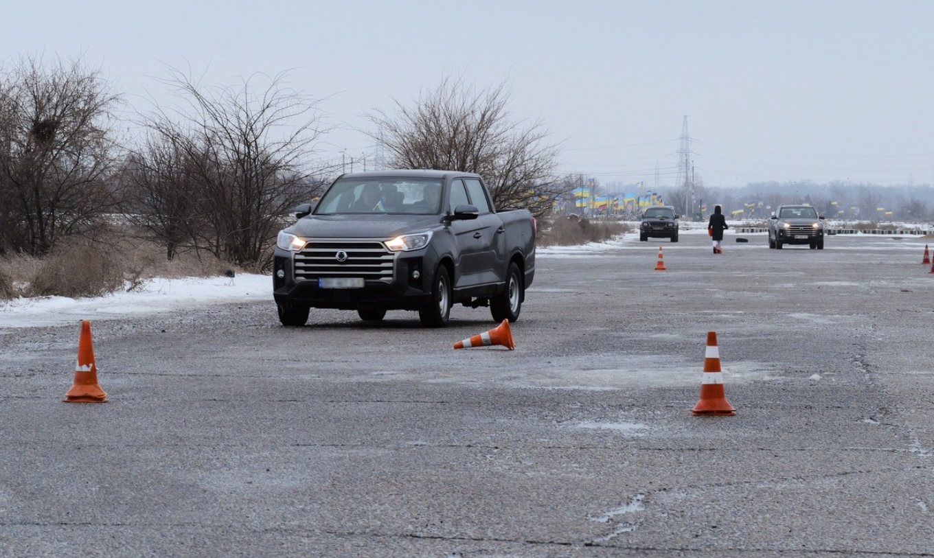 “Повернись живим” організував курс контраварійного водіння для курсантів