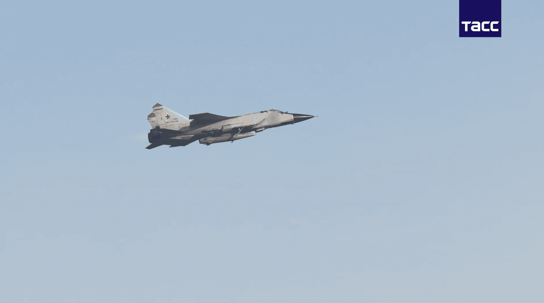 Russian MiG-31Ks Armed with “Kinzhal” Missiles Conducted Flights and Mid-Air Refueling Near Japanese Airspace