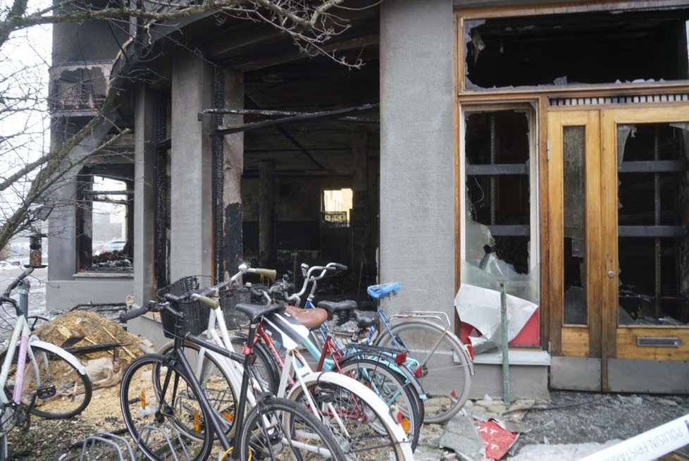 Пошкодження внаслідок підпалу магазину у Фінляндії, приміщення якого використовувала організації, що допомагає ЗСУ. Фото: Helsingin Sanomat