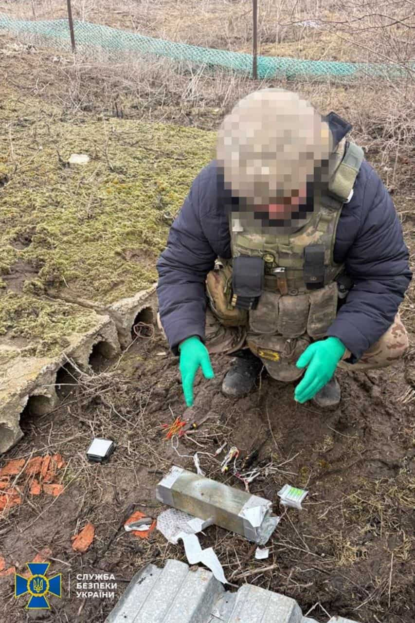 Вилучення доказів співпраці агентів із Росією. 24 березня 2026 року. Фото: СБУ