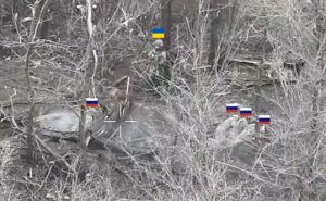 Два бійці 1 ОШП взяли в полон вісьмох росіян