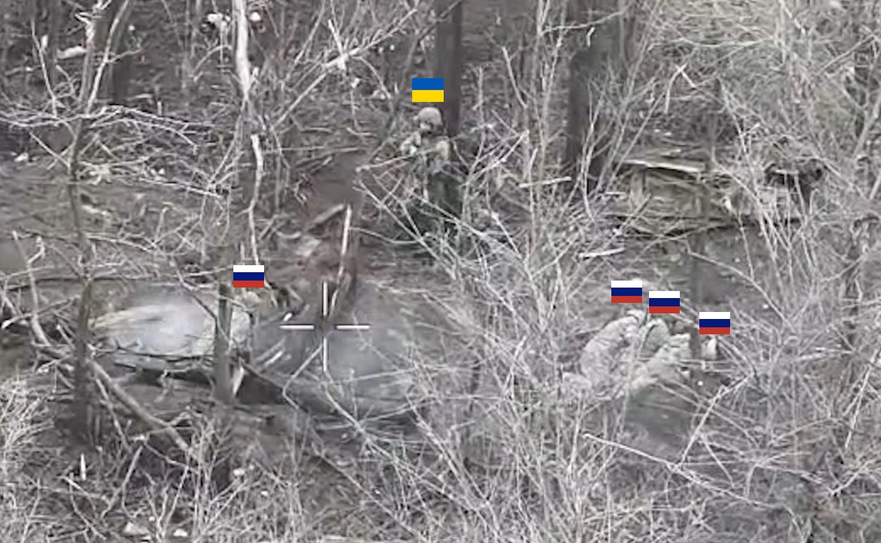 Два бійці ЗСУ взяли в полон вісьмох росіян