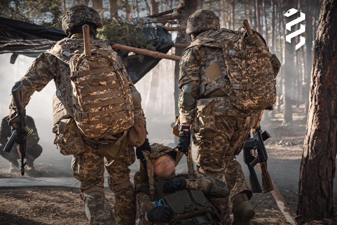 Кому потрібні молодші бойові медики, якщо є стрільці-санітари?