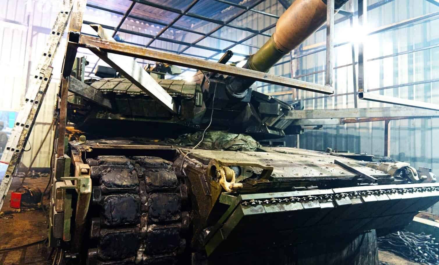 1st Assault Regiment Receives Abrams Tanks, Upgrades Protection for Front Line Use