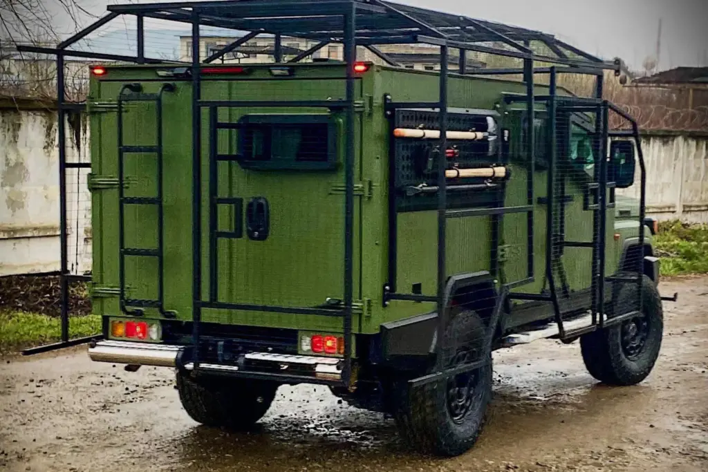 Броньований медичний автомобіль MEDIGUARD квітень 2025 року. Фото посольство Німеччини в Україні