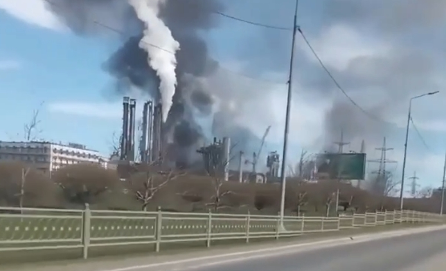 У Череповці дрони уразили один із найбільших хімічних заводів Росії