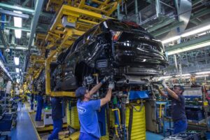 Пентагон залучає американських автогігантів до виробництва зброї та боєприпасів