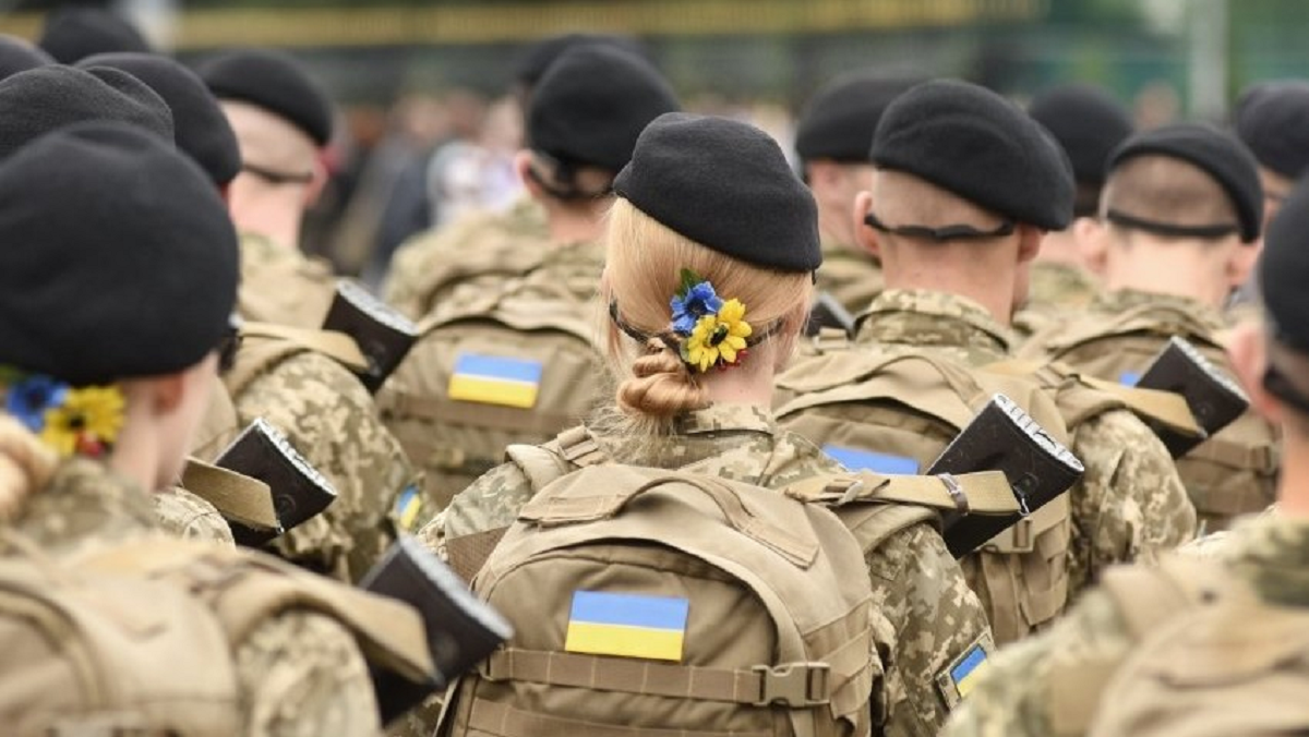 Жінки стають ключовими для нової моделі армії: як змінюється рекрутинг