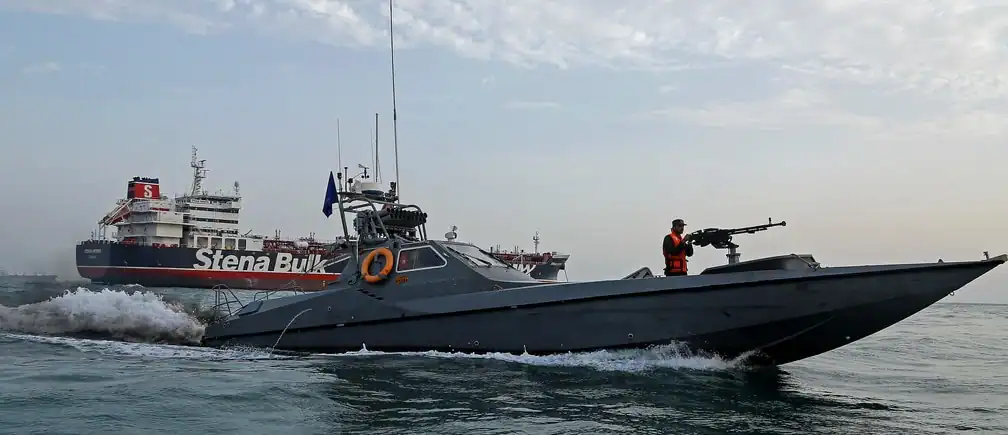 Іранський катер обстріляв контейнеровоз біля берегів Оману