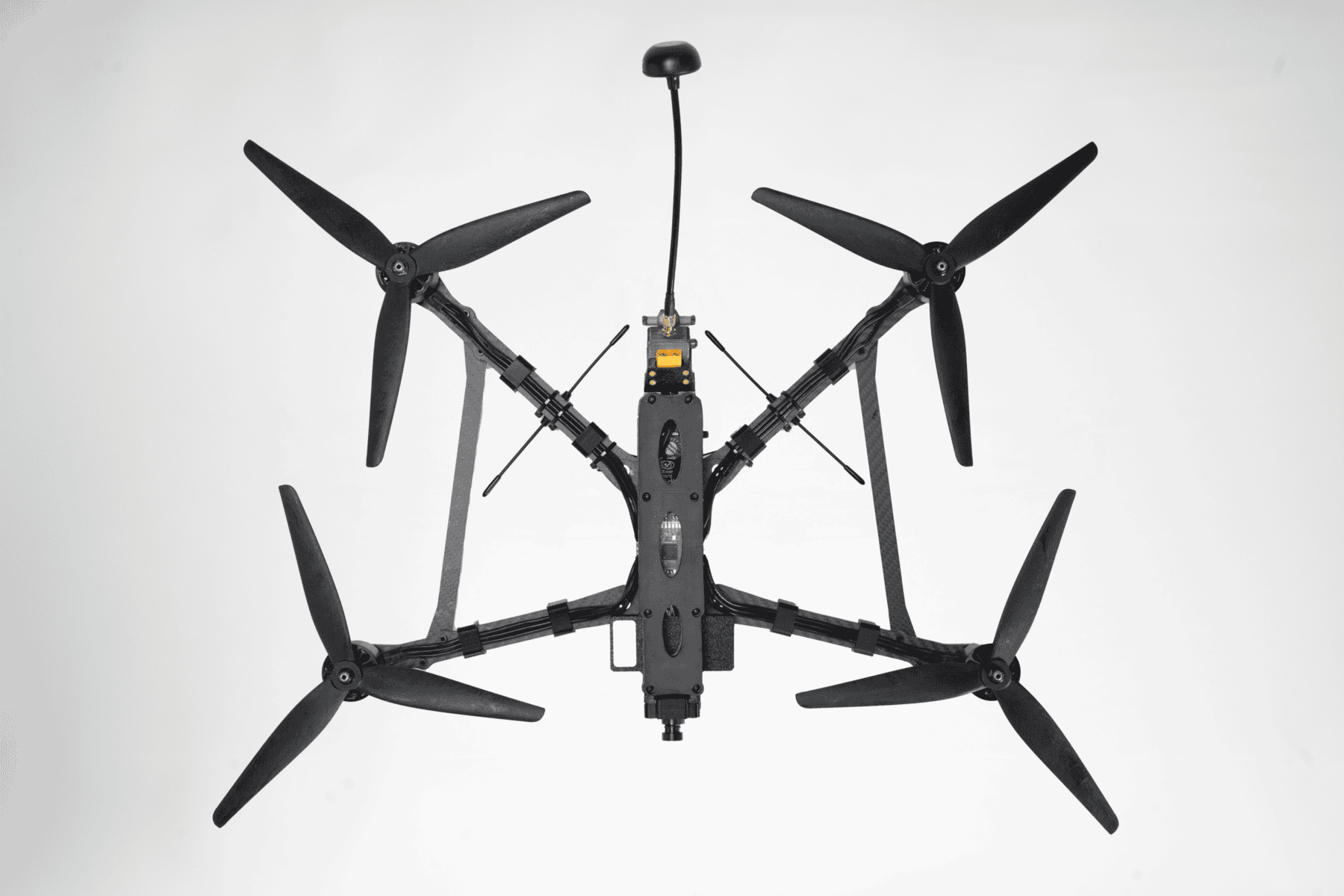 “Визначальною стає не кількість людей чи техніки, а здатність систем діяти самостійно”. Організатори “Автономії дронів” – про нову еру війни