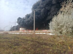 Палає Новокуйбишевський НПЗ після атаки дронів у Самарській області