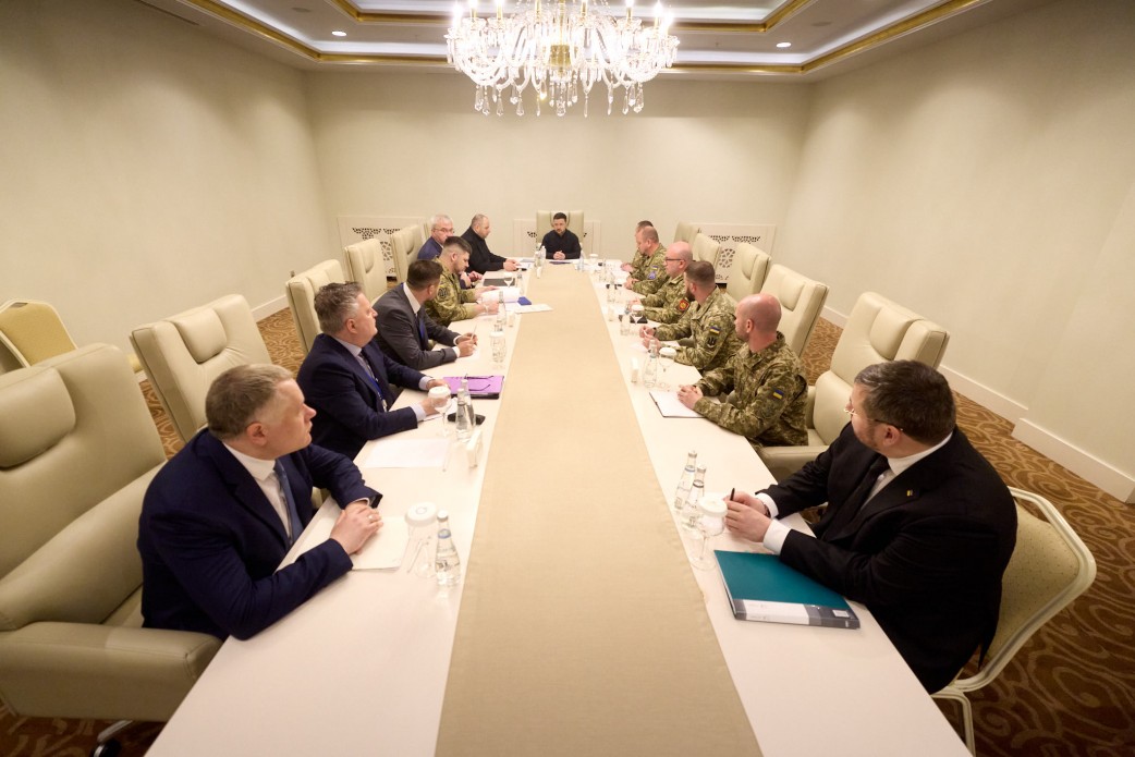 Ukraine Shares its Experience in Countering Drones With Azerbaijan